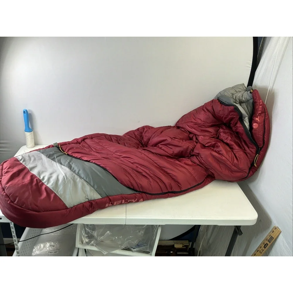 KELTY TUCK 21 SLEEPING BAG WITH THERMAPRO INSULATION Sz Reg Womens Marroon